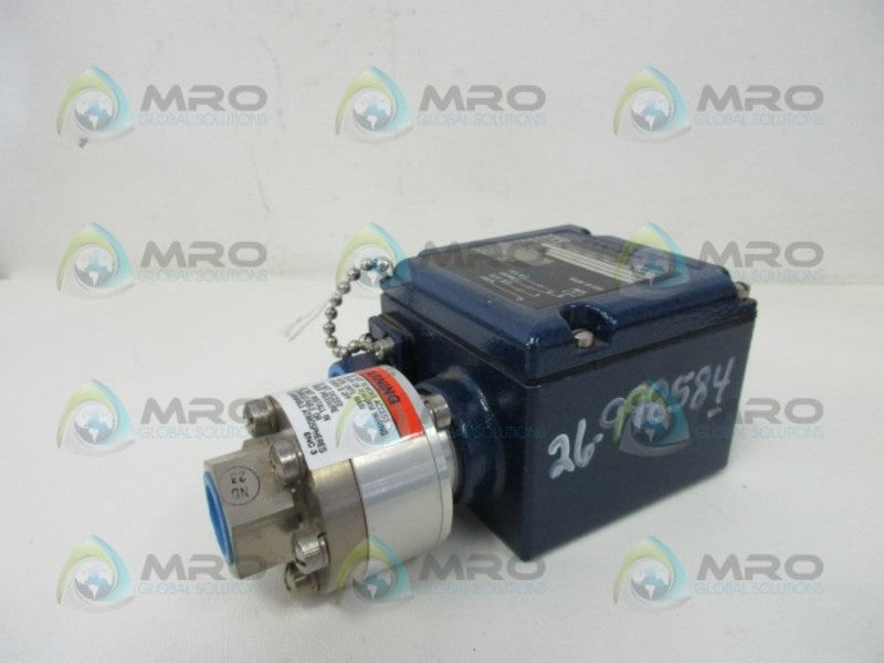 ITT 100P4S1205 ADJUSTABLE PRESSURE SWITCH  NSNP