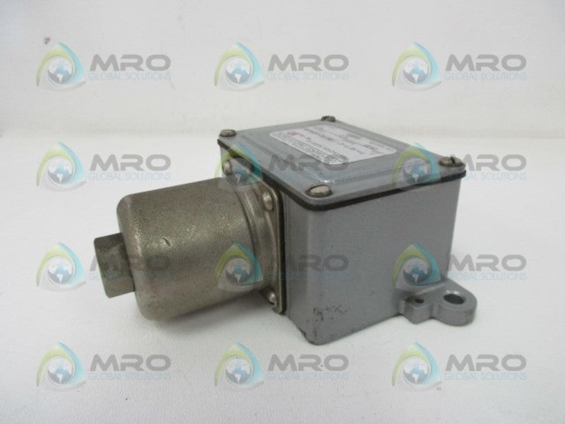 UNITED ELECTRIC J61349547 PRESSURE SWITCH  UNMP