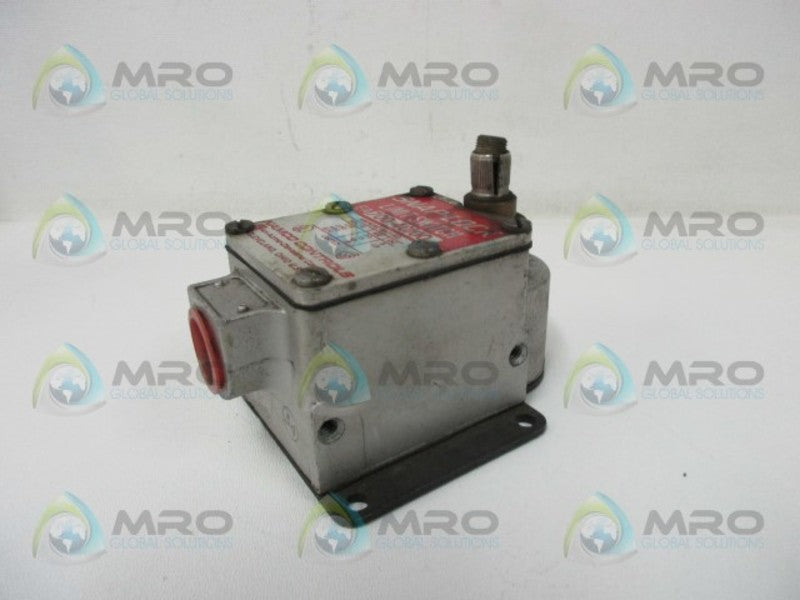 NAMCO EA700-40100 LIMIT SWITCH  UNMP