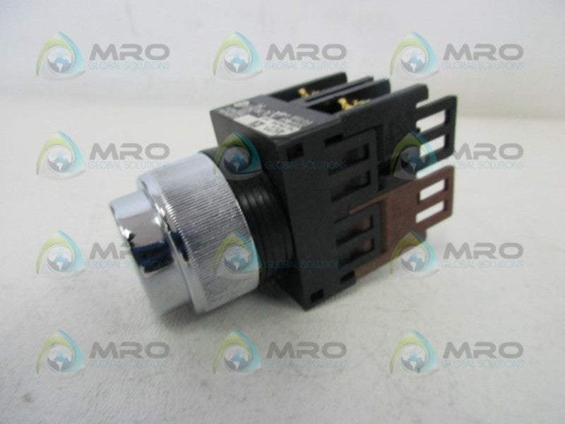 FUJI AH22-J2A11A SELECTOR KEY SWITCH (NO KEY)  NSMP