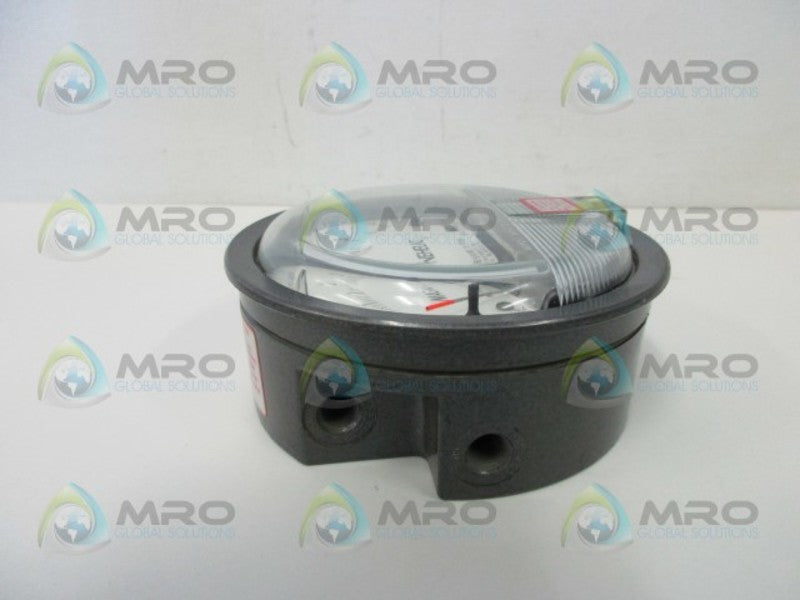 DWYER 12-430590-00 PRESSURE GAUGE  UNMP