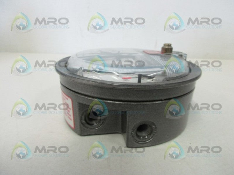 DWYER 2006 PRESSURE GAUGE  UNMP