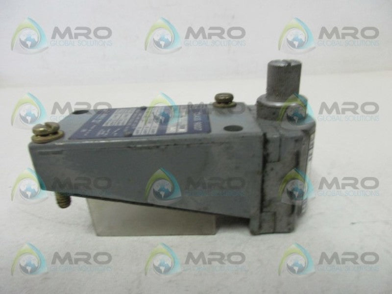 SQUARE D 9007-B054B2 LIMIT SWITCH  UNMP