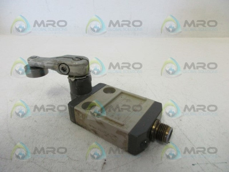 OMRON D4CC-3024 LIMIT SWITCH  UNMP