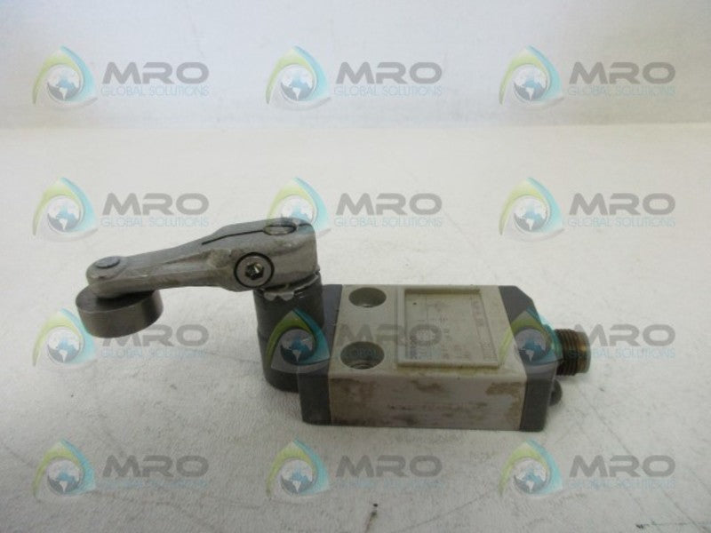 OMRON D4CC-3024 LIMIT SWITCH  UNMP