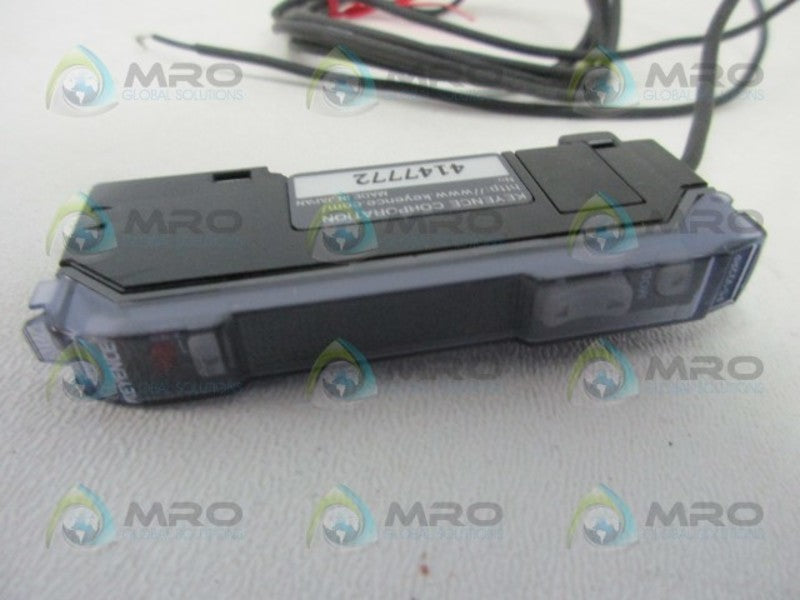 KEYENCE FS-V22RP PHOTOELECTRIC AMPLIFIER SENSOR  UNMP