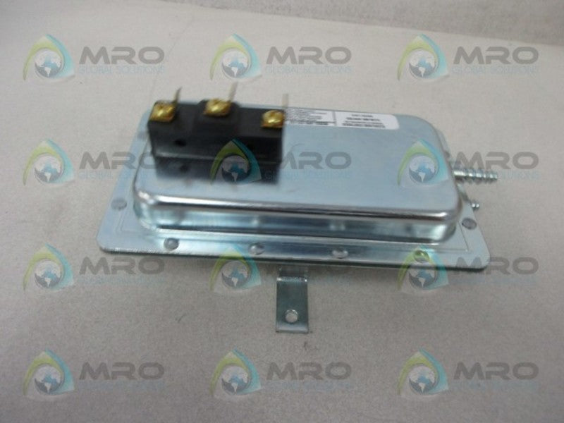 CLEVELAND CONTROLS DFS-221-112 AIR PRESSURE SWITCH  UNMP