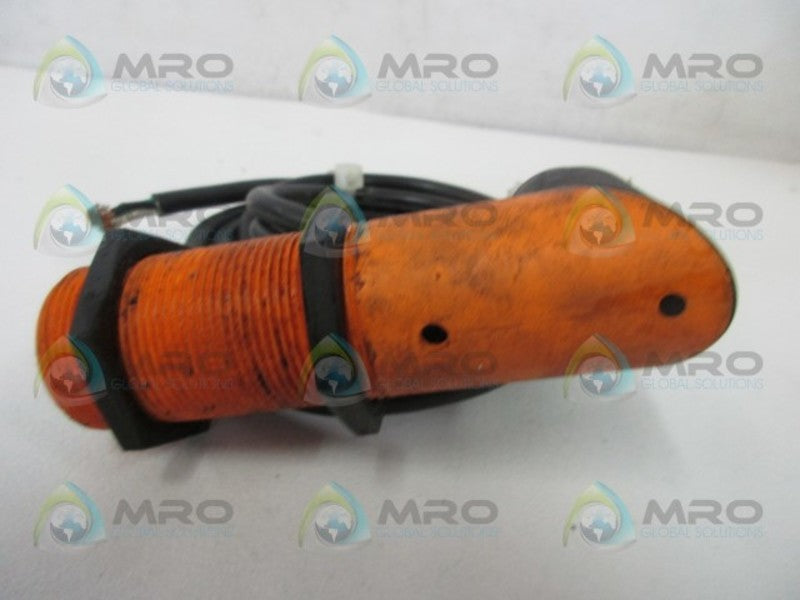IFM EFECTOR OI0002 DIFFUSE REFLECTION SENSOR (AS PICTURED)  UNMP