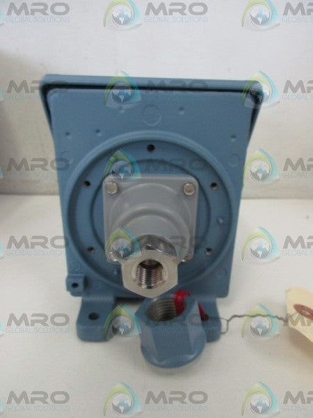 UNITED ELECTRIC J400-376 PRESSURE CONTROLLER  NSMP