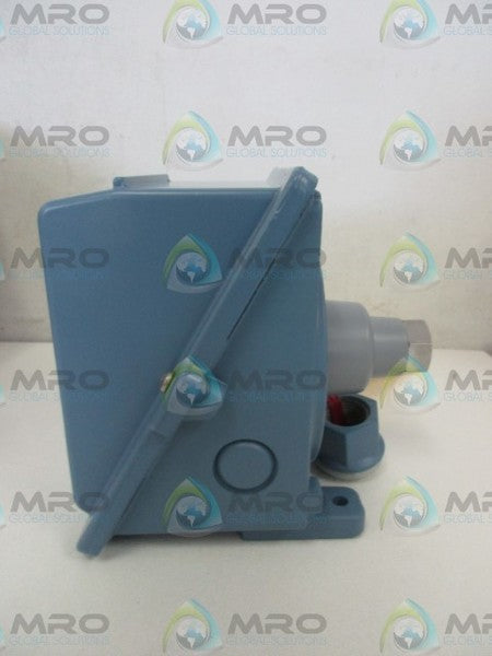 UNITED ELECTRIC J400-376 PRESSURE CONTROLLER  NSMP