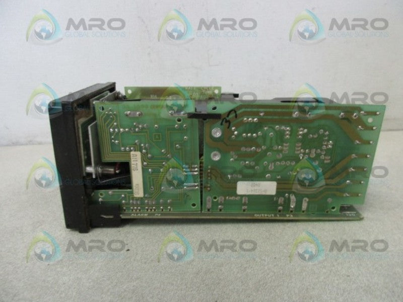 BARBER-COLMAN 585C-20016-001-2-00 TEMPERATURE CONTROLLER (AS PICTURED)  UNMP