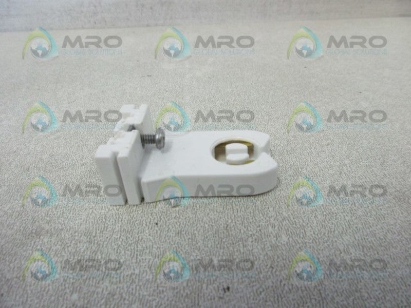 LEVITON 5C403 LAMP HOLDER (PK OF 3)  NSMP