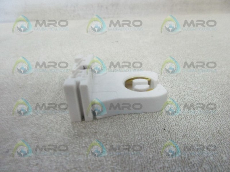 LEVITON 13353-N LAMP HOLDER (PK OF 7)  NSMP