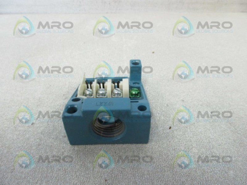 HONEYWELL LZZ41 ENCLOSED LIMIT SWITCH (AS PICTURED)  NSNP