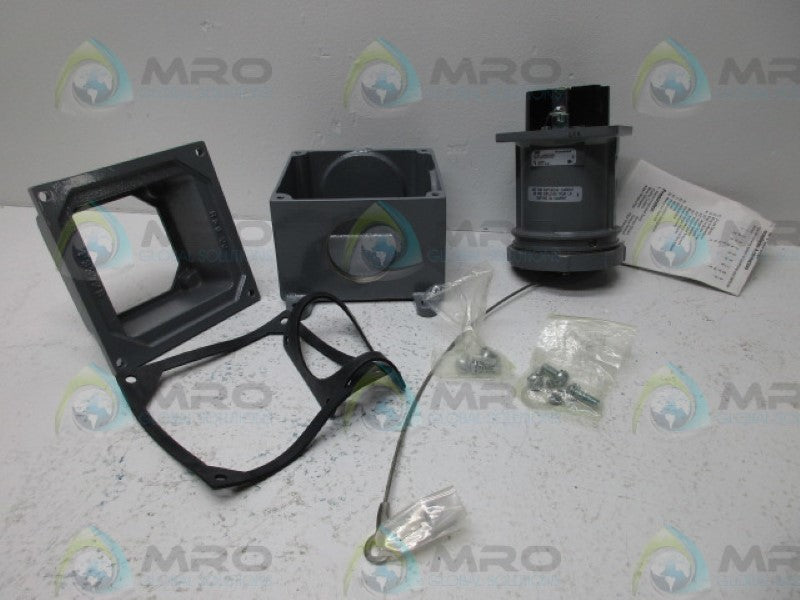 RUSSELLSTOLL JRSR1534D RECEPTACLE  NSMP