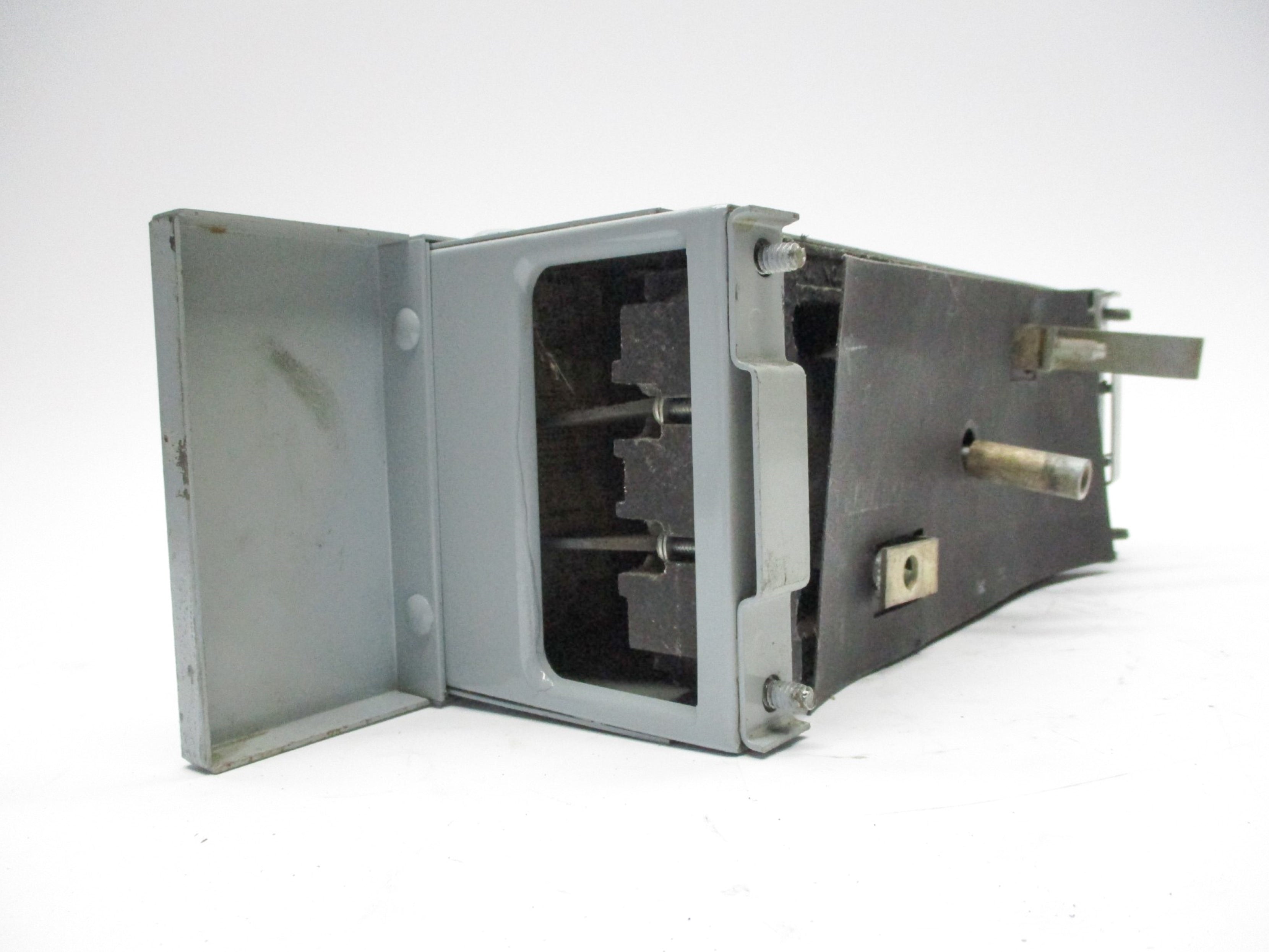 ITE V7B3211 30A UNMP