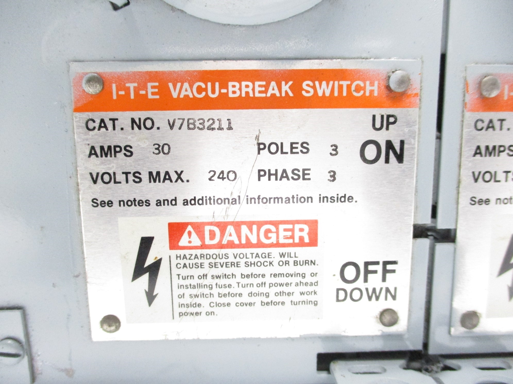 ITE V7B3211 30A UNMP