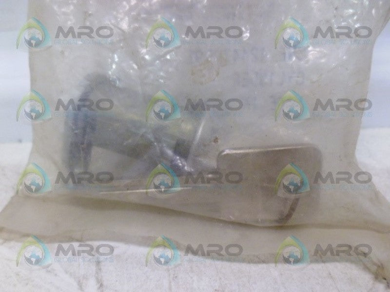 INTERNATIONAL 424472C91 CYLINDER LOCK *NEW IN FACTORY BAG*