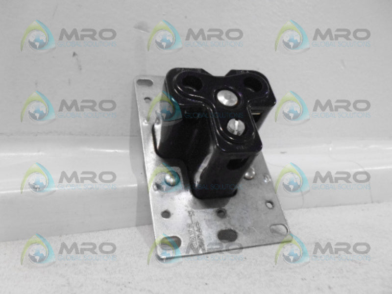 EAGLE 1254 2P 3W GROUNDING FLUSH RECEPTACLE NSMP