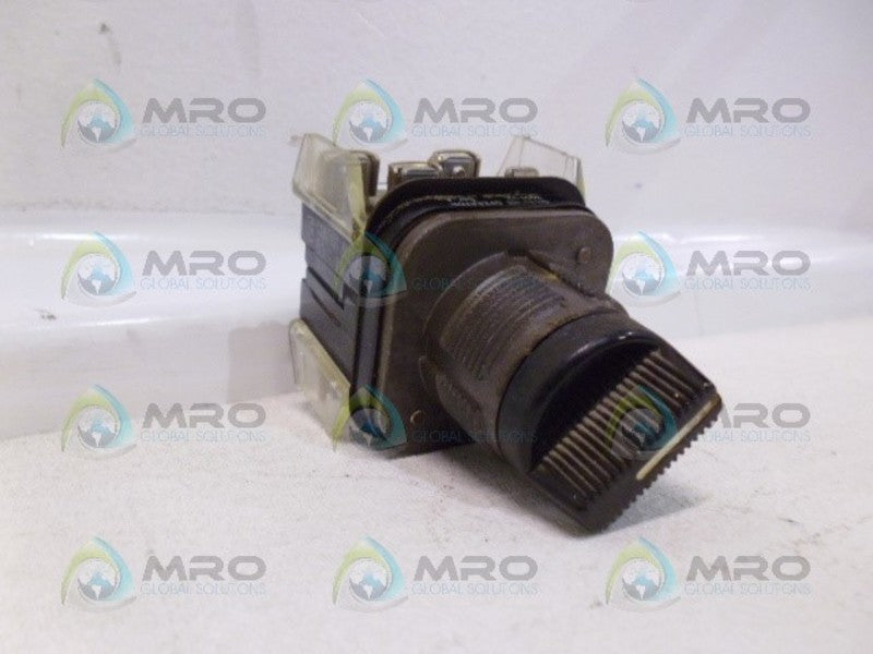 ALLEN BRADLEY 800T-J2B SER. A UNMP