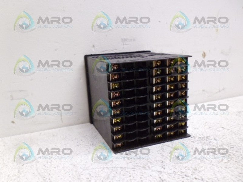 YOKOGAWA UT550-01 TEMPERATURE CONTROLLER *NEW IN BOX*