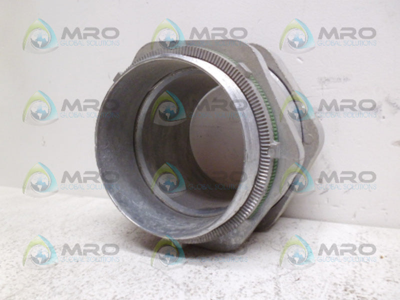 BRIDGEPORT 439-LT2 LIQUID-TIGHT CONNECTOR 4" *NEW IN BOX*
