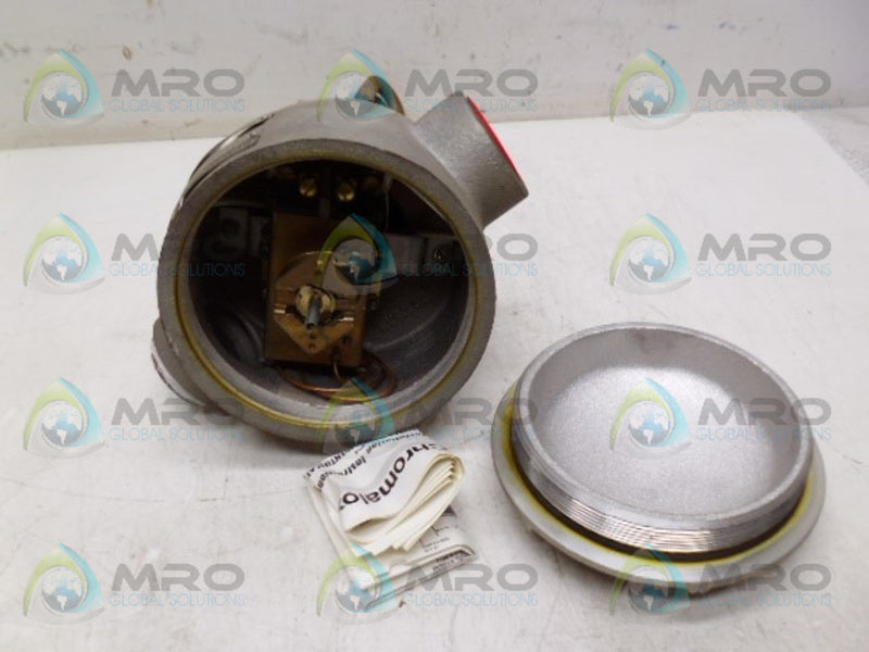 CHROMALOX ARTM-2205-3E2T1 (AS PICTURED) *NEW NO BOX*