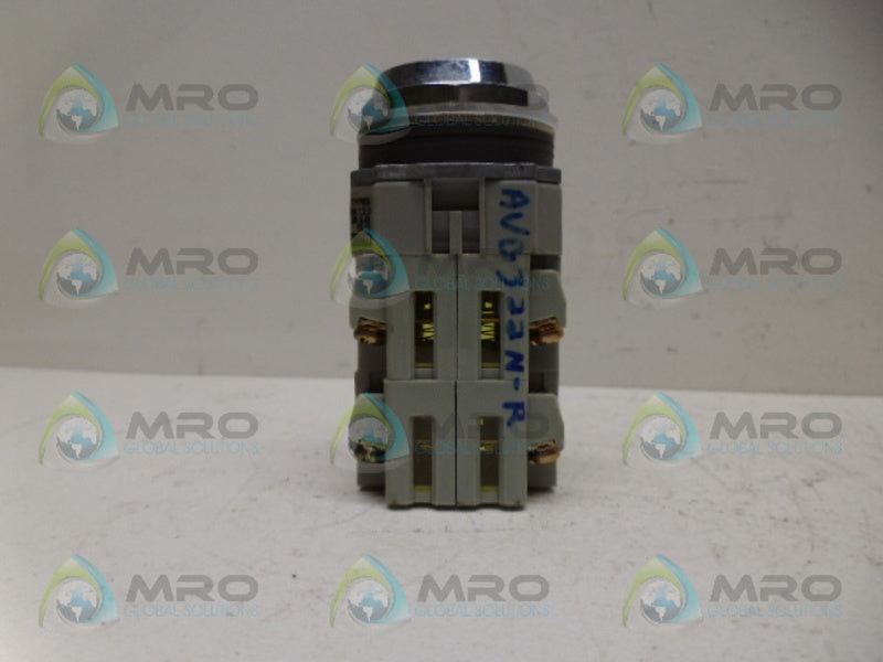 IDEC AVD322N-R EMERGENCY STOP (AS PICTURED) UNMP