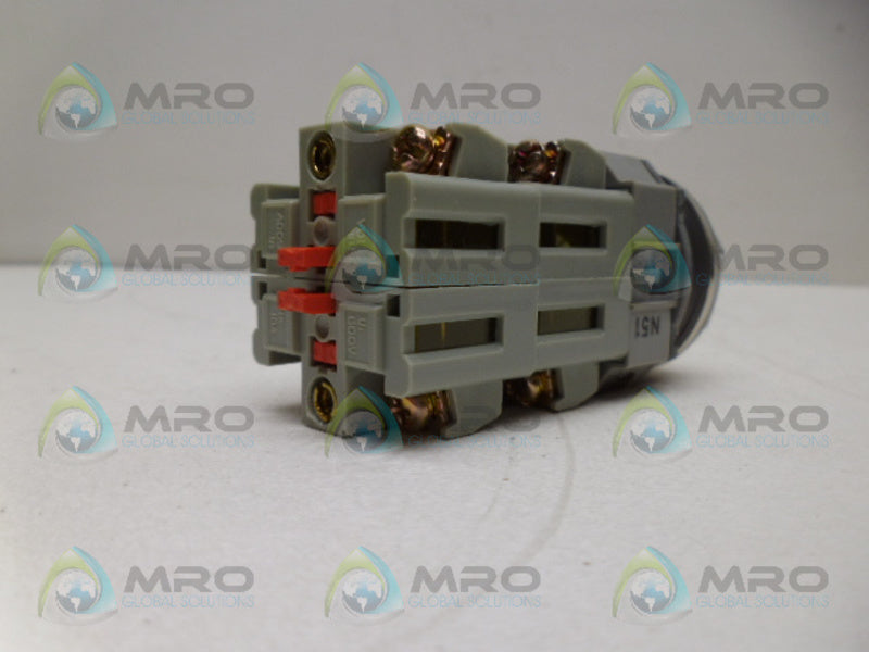 IDEC AVD322N-R EMERGENCY STOP (AS PICTURED) NSMP