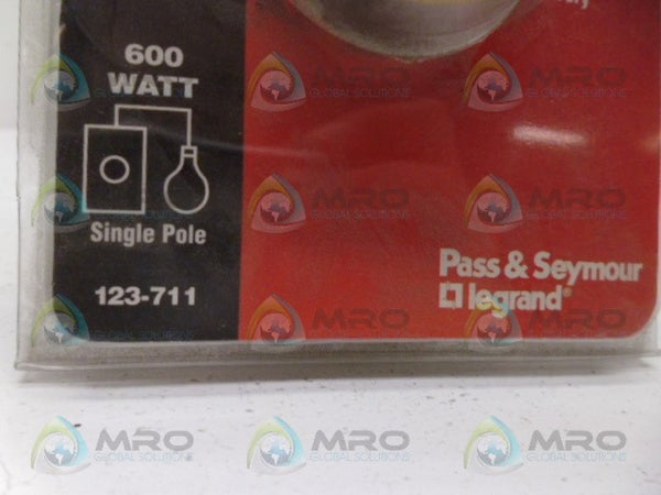 PASS & SEYMOUR 123-711 3-WAY DIMMER SWITCH NSMP