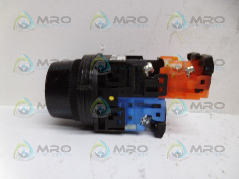 FUJI AR30G3LE3 WHITE PUSHBUTTON UNMP