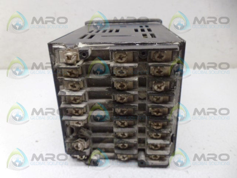 HONEYWELL DC300E-E-000-10-0000-W TEMPERATURE CONTROLLER UNMP