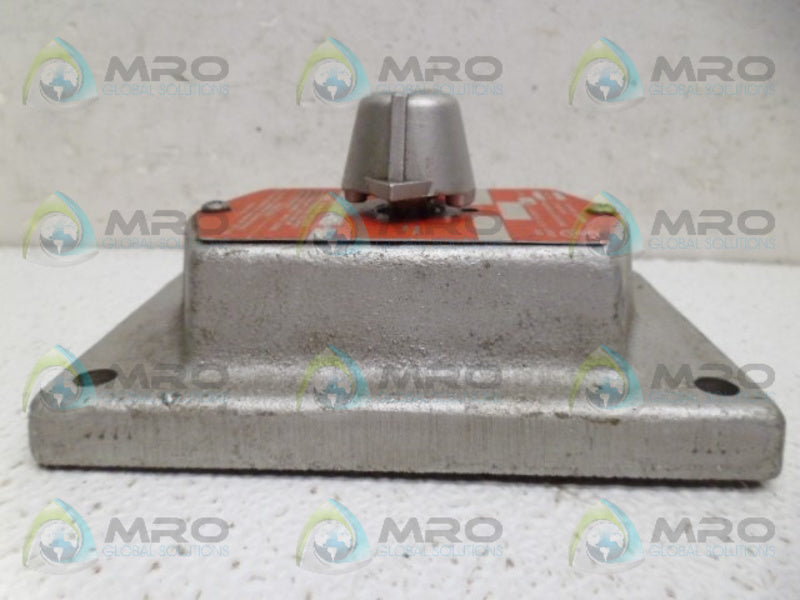 CROUSE-HINDS DSD925 SELECTOR SWITCH COVER UNMP