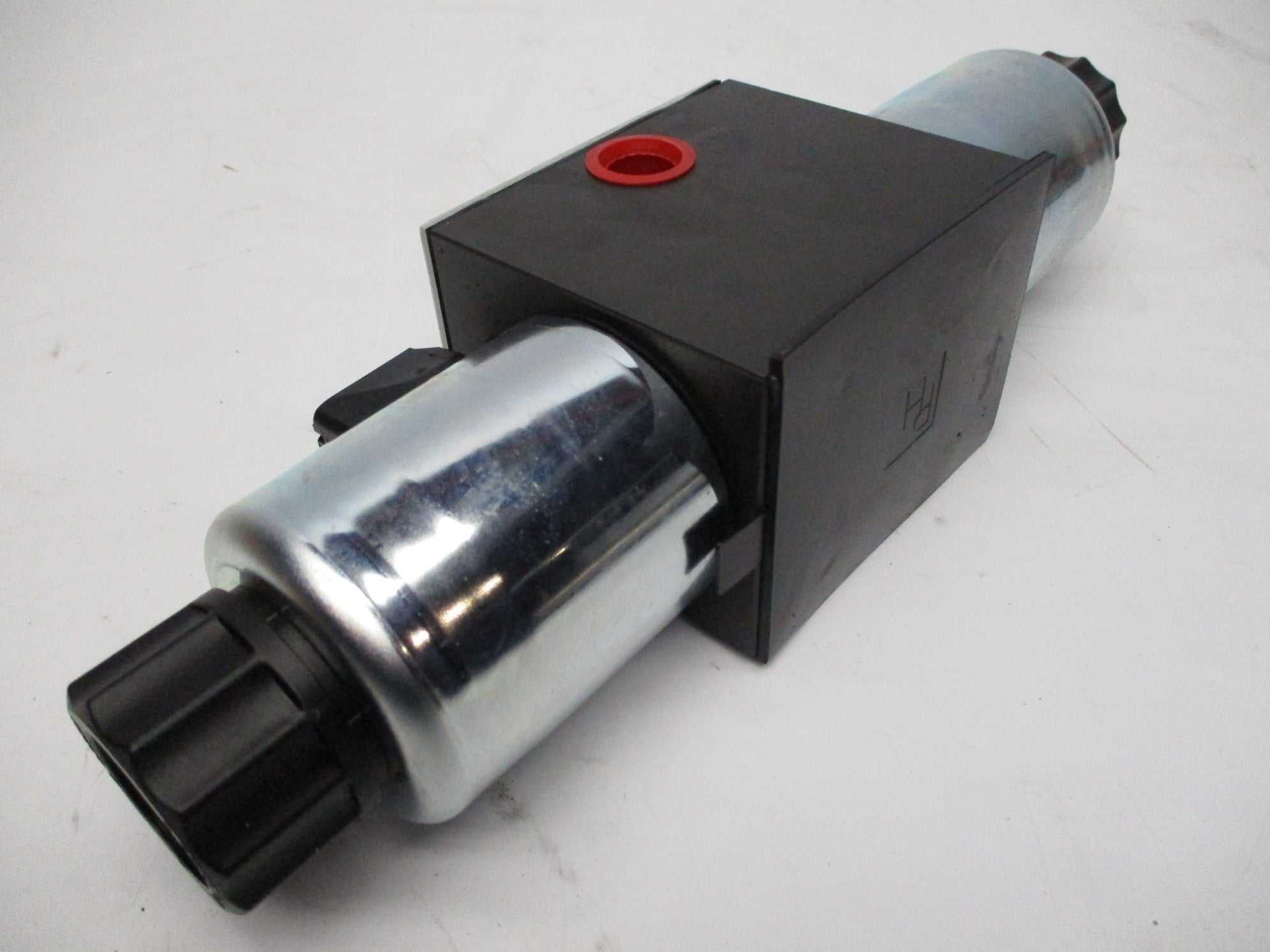 PARKER D3W8CNYCS4432X4694 120V 0.36A 3000PSI NSMP