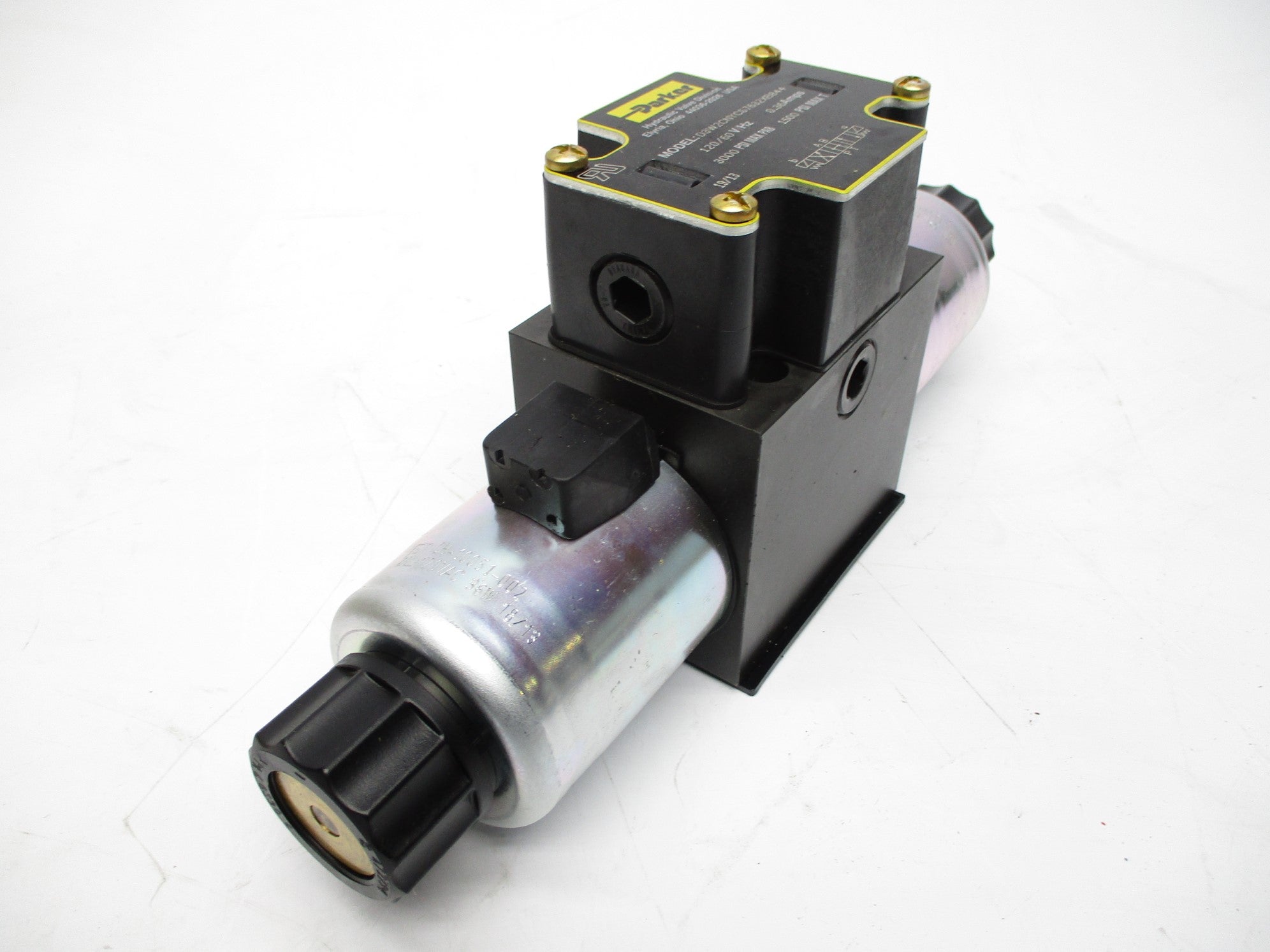 PARKER D3W2CNYCS7632XB844 120V 3000PSI NSMP
