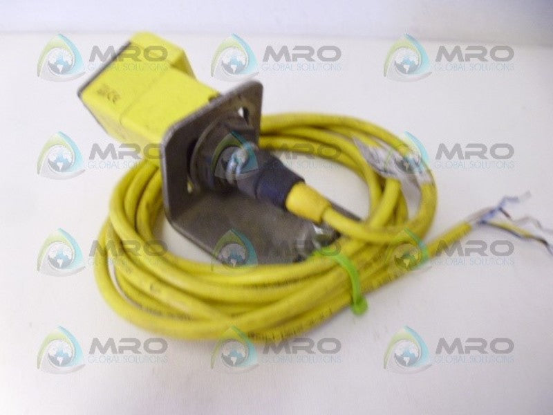 BANNER ENGINEERING OPBA2QD SENSOR COMBO W/ 25496 CABLE UNMP