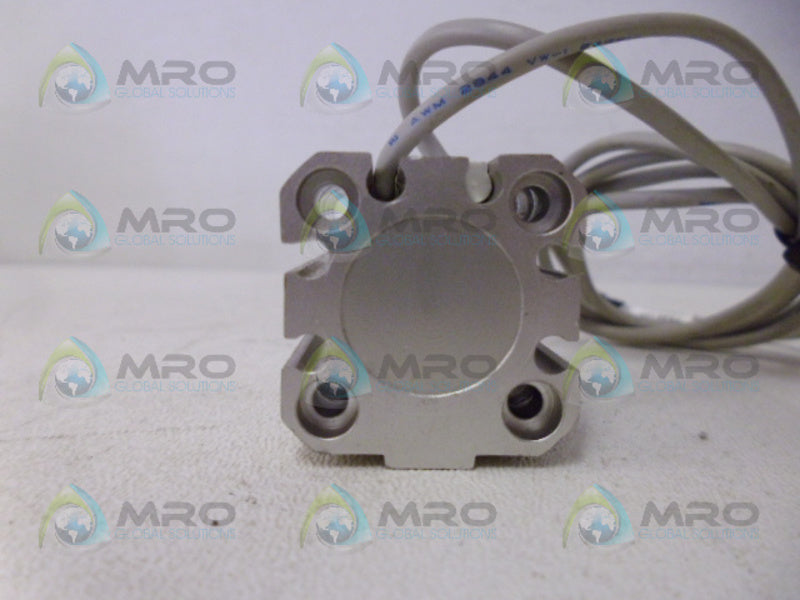 SMC NCDQ8M075-100 COMPACT CYLINDER NSNP