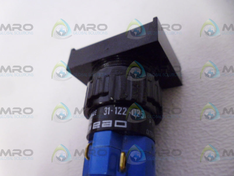 E A O 31-122-025 SQUARE PUSH BUTTON NSNP