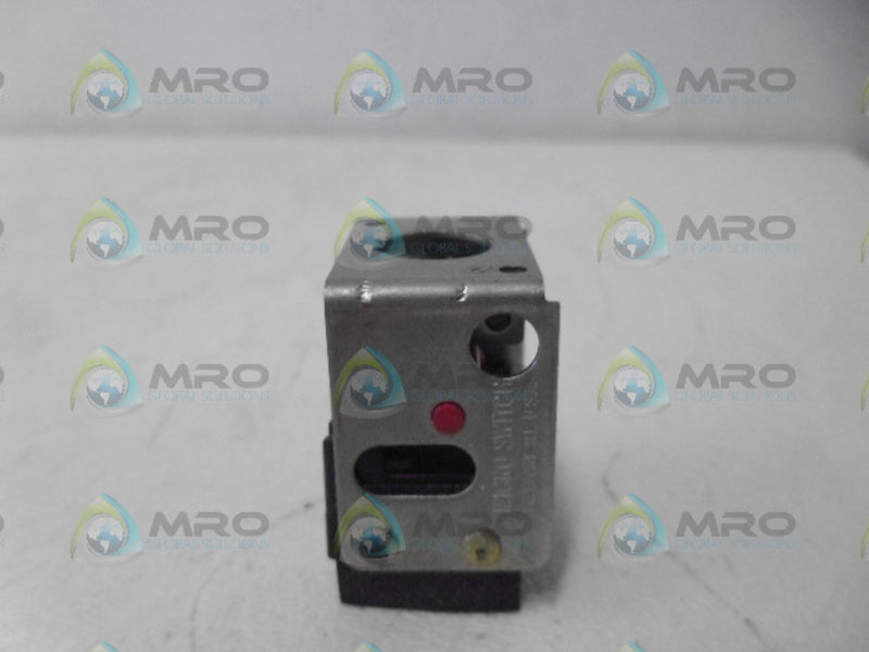 MICRO SWITCH 2D33 FLANGE MOUNT HOUSING NSMP