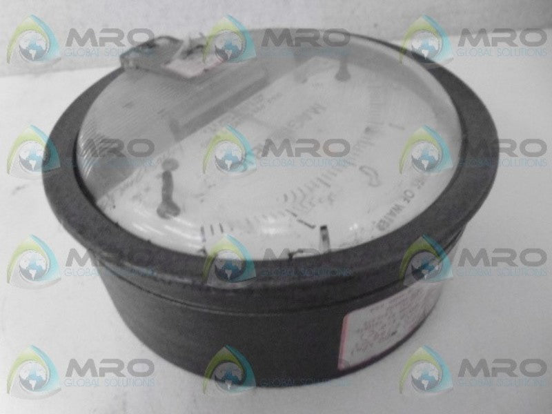DWYER 2304 PRESSURE GUAGE (2-2)  UNMP