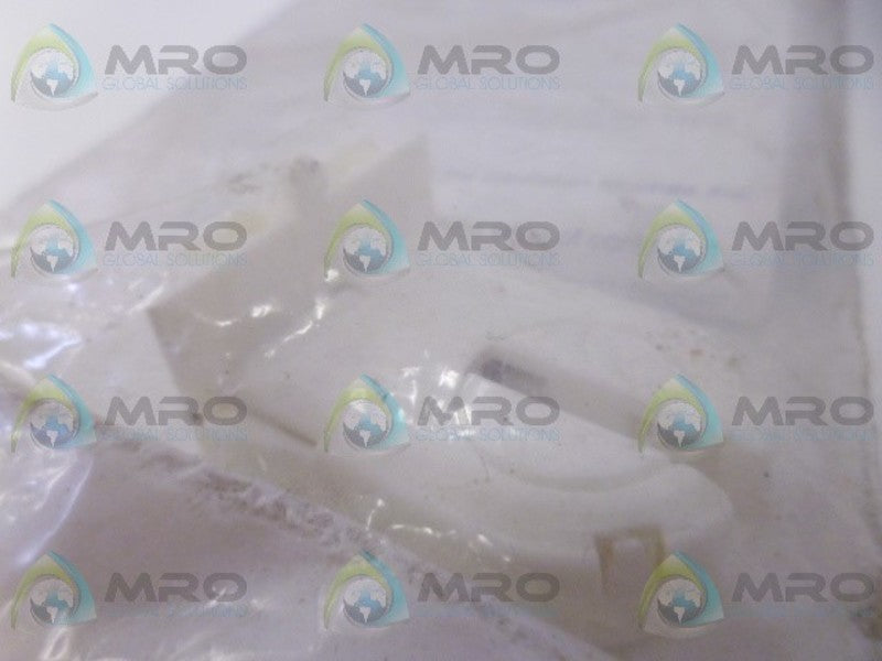 LEVITON 070-13653-0WP FLUORESCENT LAMPHOLDER NSMP