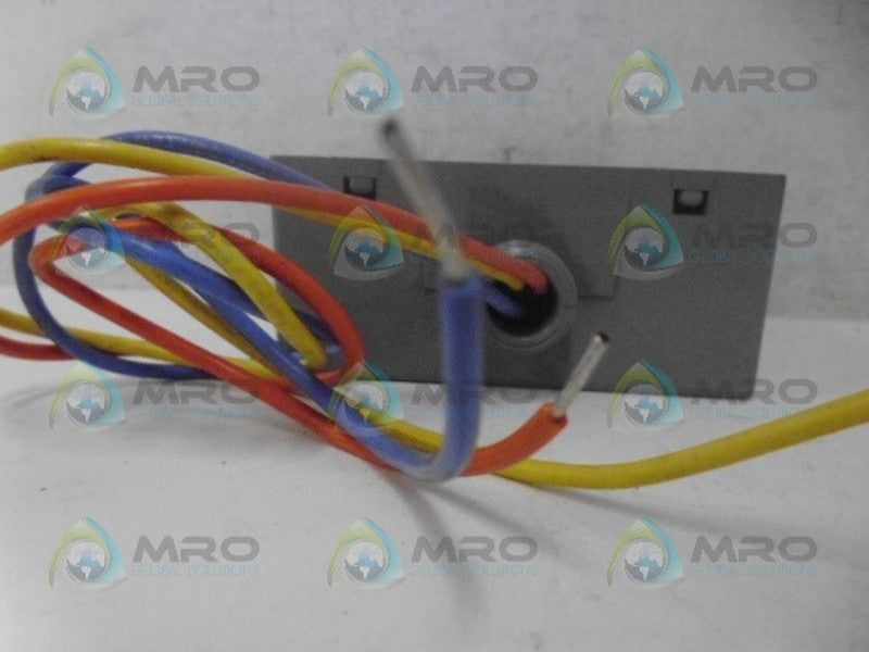 FUNCTIONAL DEVICES RIBXLCF ENCLOSED AC SENSOR *NEW NO BOX*
