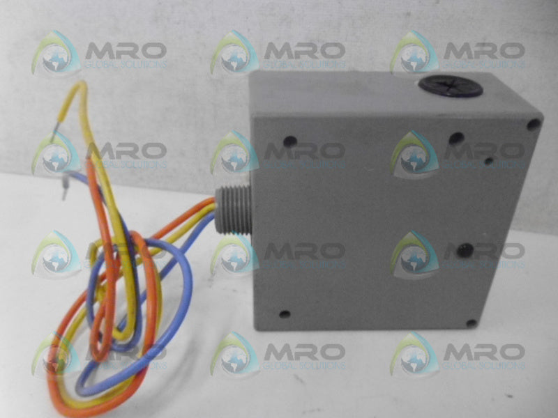 FUNCTIONAL DEVICES RIBXLCF ENCLOSED AC SENSOR *NEW NO BOX*