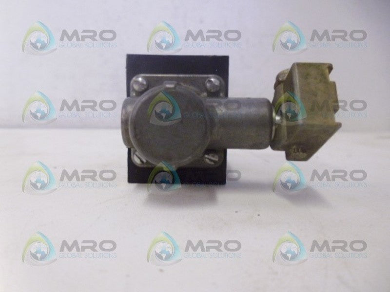 ARO 402-1-A AIR VALVE (AS PICTURED) *USED*