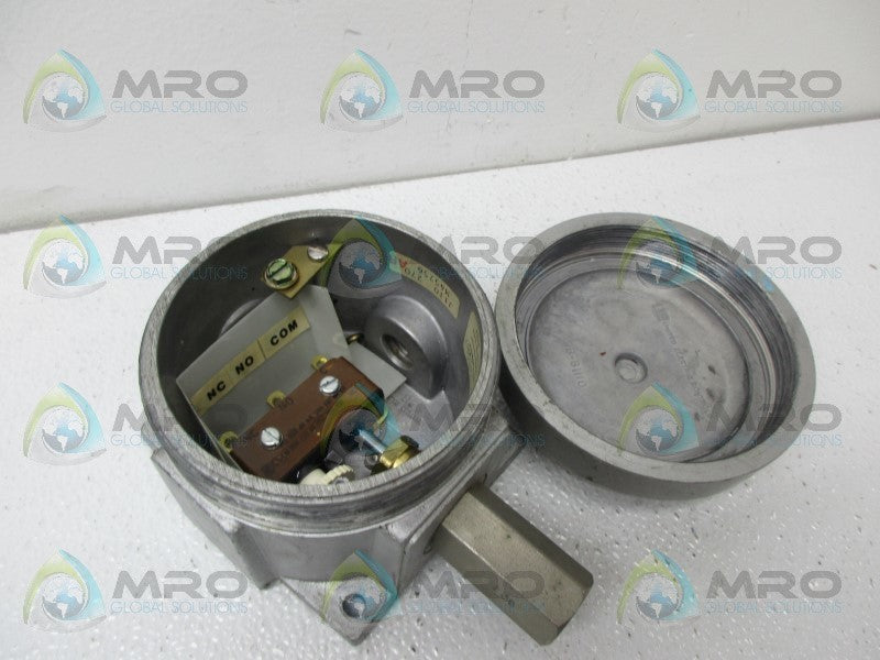 UNITED ELECTRIC J110D-270 PRESSURE SWITCH UNMP