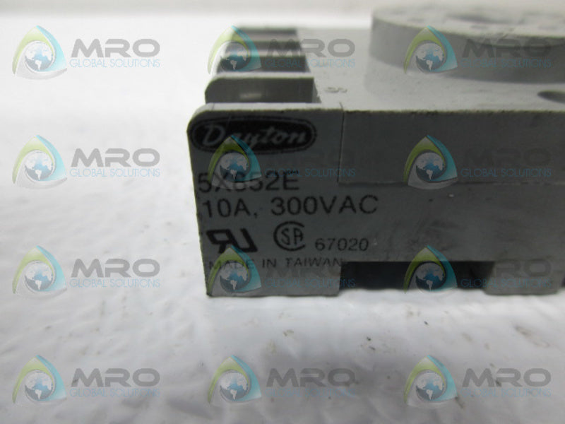 DAYTON 5X852E RELAY SOCKET  UNMP