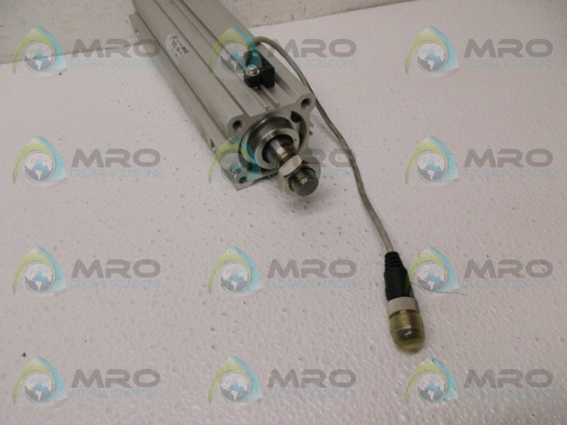 SMC CDQ2A40-125DCM-J79W-111G PNEUMATIC CYLINDER UNMP