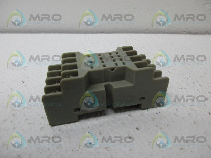 YOUNG SQ-14 RELAY SOCKET NSNP