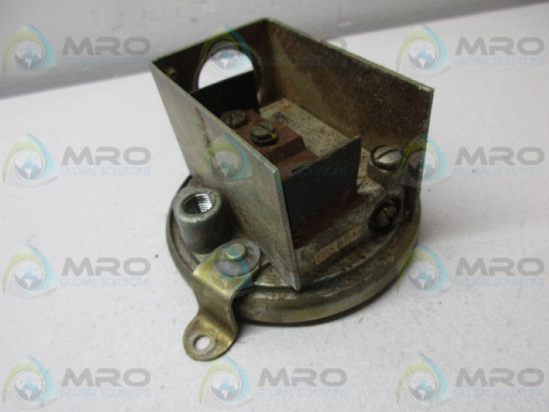DWYER 1910-00 PRESSURE SWITCH (AS PICTURED)  UNMP