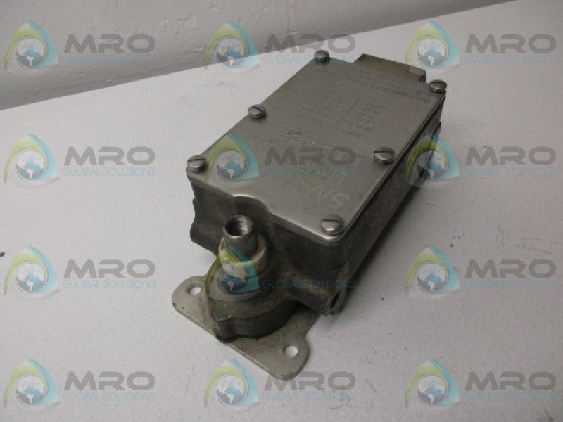 NAMCO EA18031302 SNAP LOCK LIMIT SWITCH  UNMP